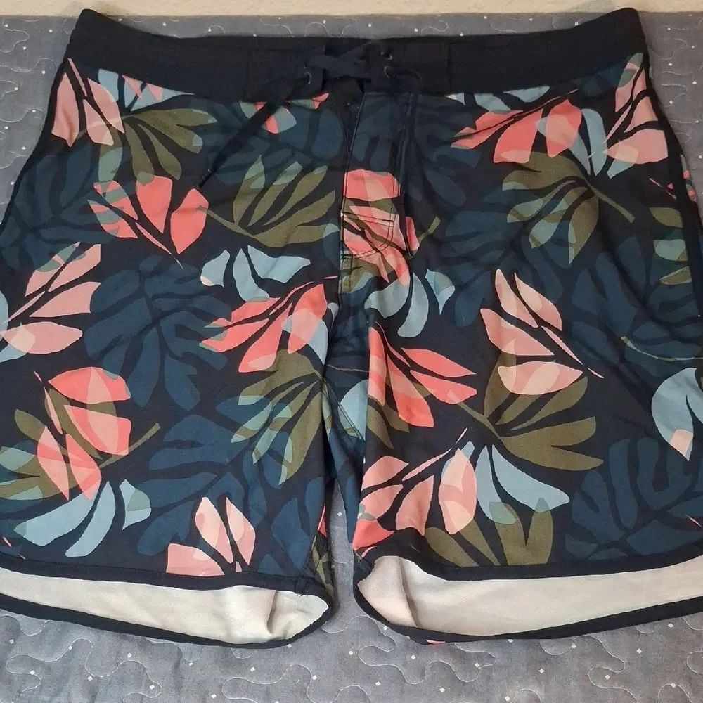 Old Navy Men's Navy Floral Swim Shorts size 36